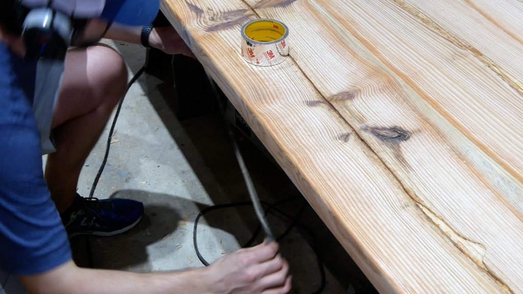 how to make a rustic table with epoxy resin - tape bottom