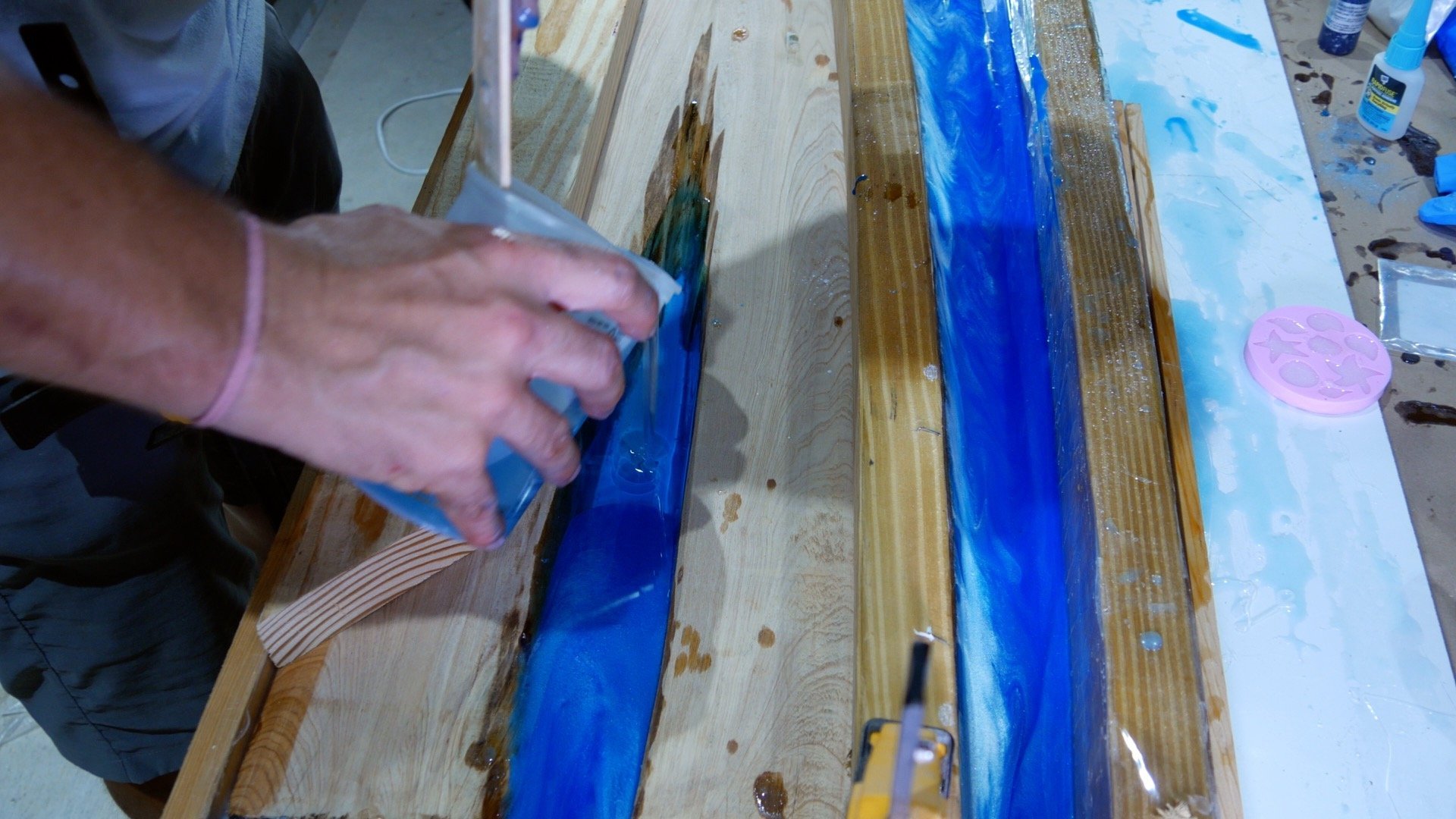 how to make wood and resin wall art that glows - fourth resin pour