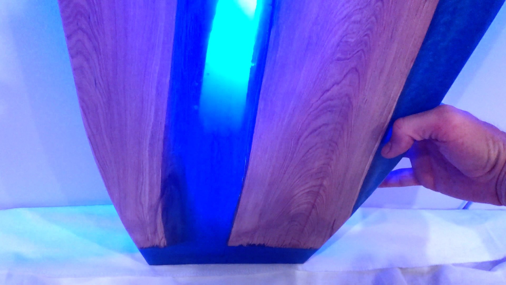 how to make wood and resin wall art that glows_led lights on
