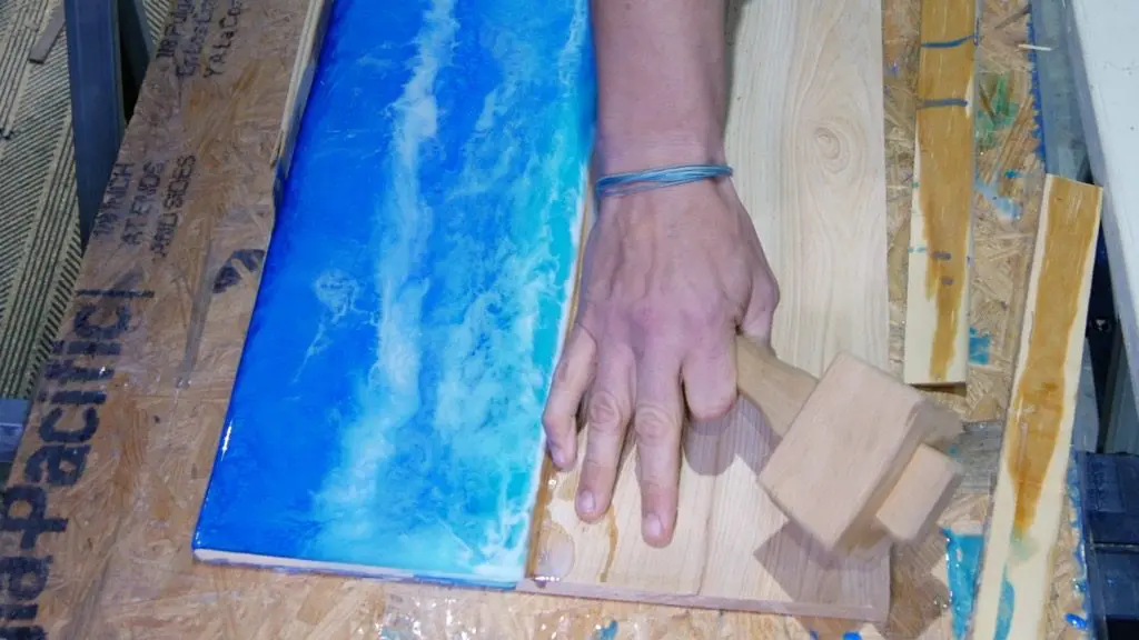 remove epoxy resin art from resin mold