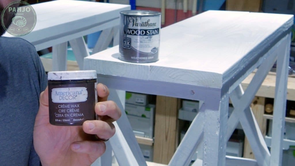  cómo desgastar muebles de madera pintada con cera crema oscura