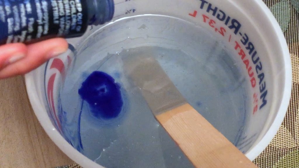 Adding blue transparent resin dye