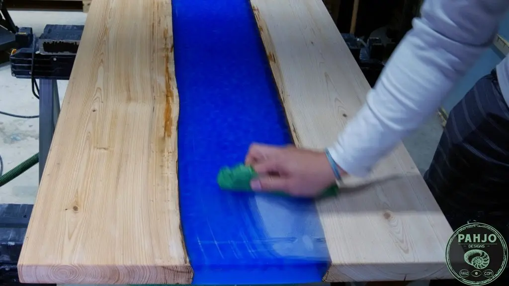 remove dust from transparent epoxy river desk