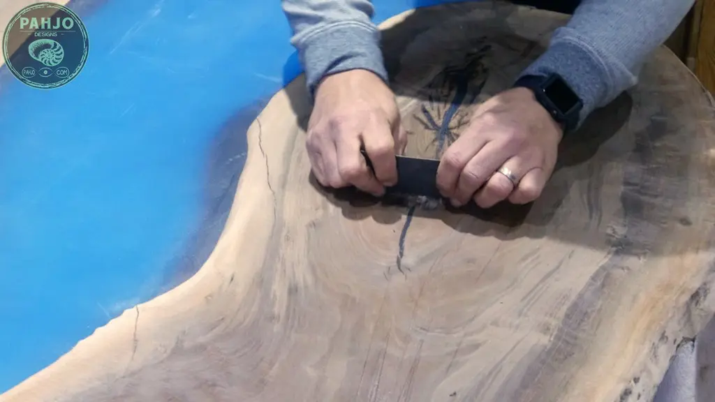 how to fill wood knots with epoxy