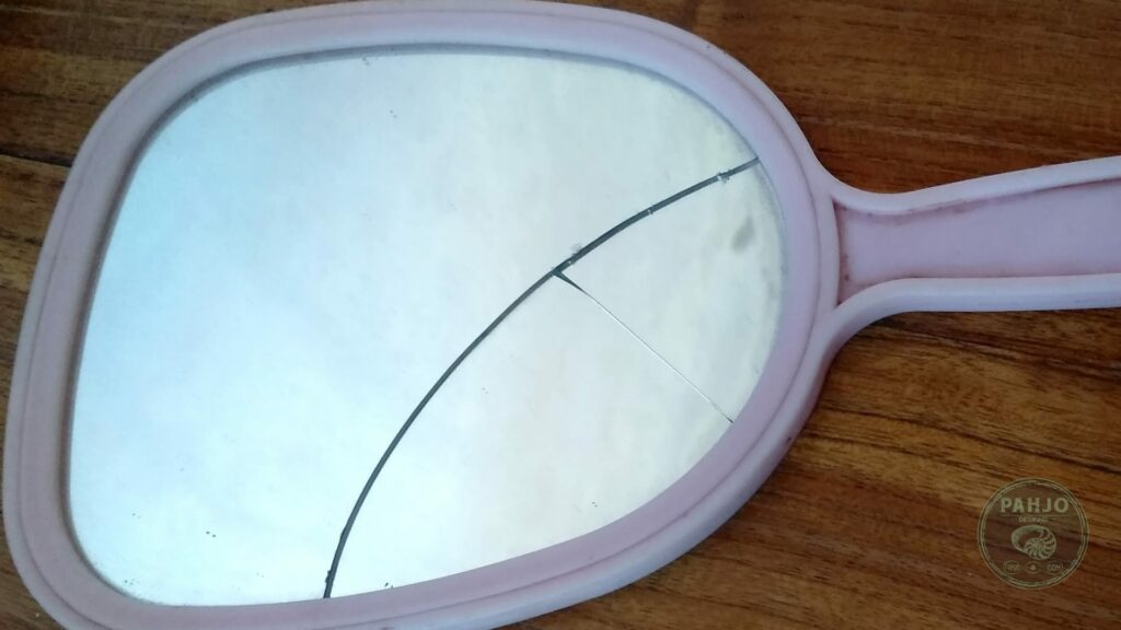 How to Fix a Cracked Mirror